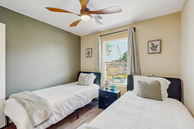 Photo - 7409 Red Robin Ln Unidad B