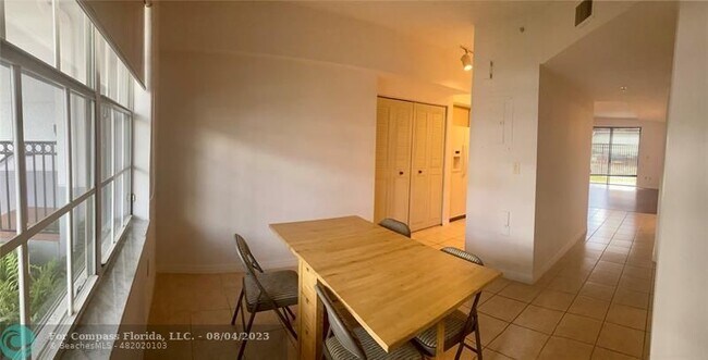 Photo - 725 SW 148th Ave