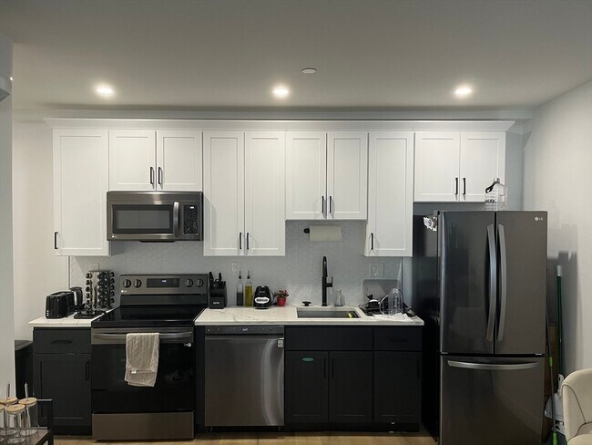 Photo - 144 Old Colony Ave Unit 303