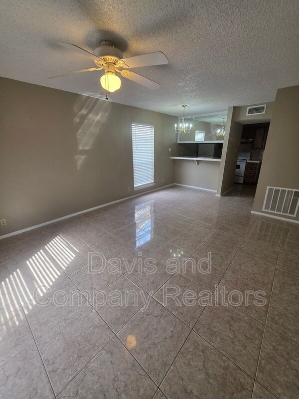 4800 Country Club Dr Unidad B