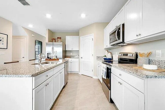 2030 Maple Ridge Dr