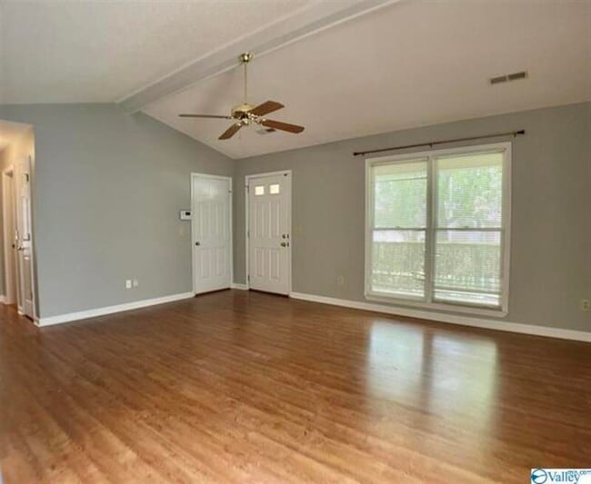 158 Hollington Dr NE