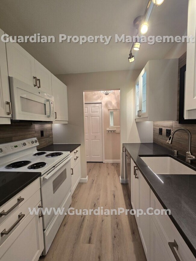 Photo - Available now! Oct. Move-in special! Hopki... Unit 6
