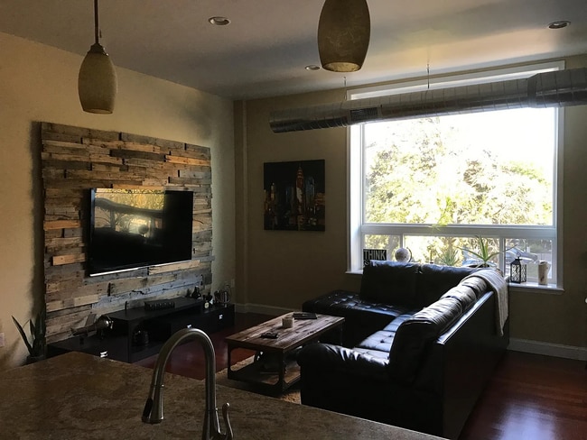 Building Photo - 45 E Northampton St Unit 204