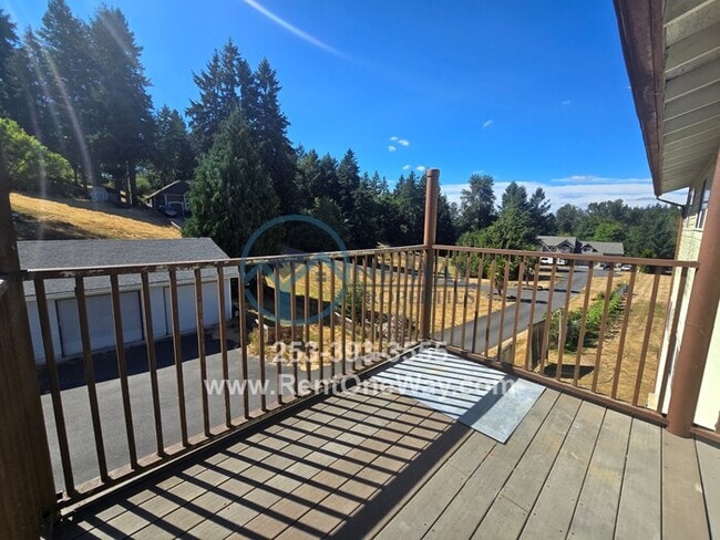 Photo - 18601 4th St E