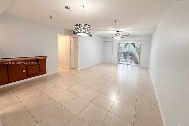 Photo - 250 181 Dr Unit 108