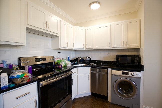 Photo - 3345 N Marshfield Unidad 203