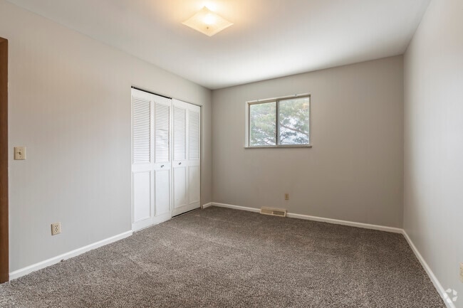 2BR, 1BA - 800SF -