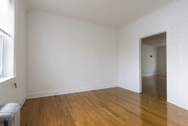 1735 W 79th