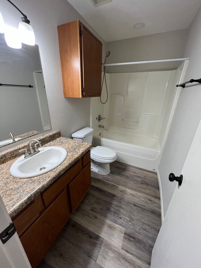 Photo - 1409 Poplar St Unit B