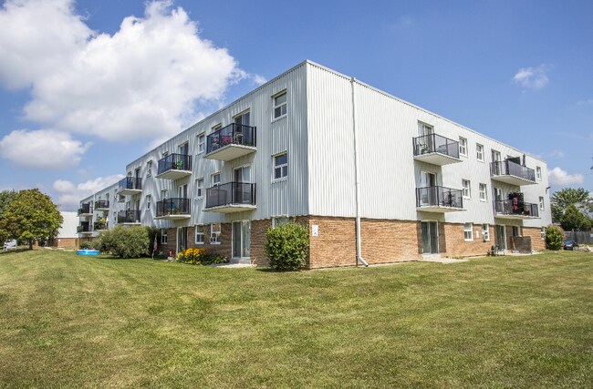 Photo - Elgin Woods Apartments