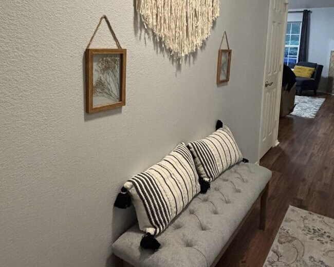 Photo - 6 Hart Ln