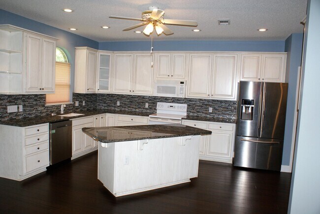 Photo - 2020 Plantation Oaks Dr