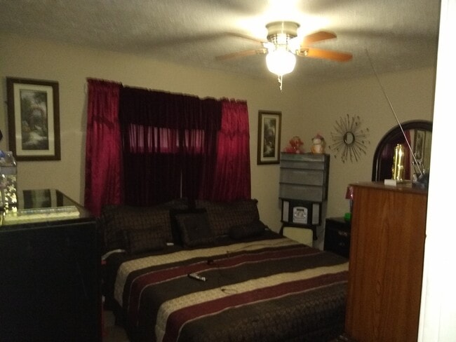 Building Photo - 5014 Mallow St Unit 4