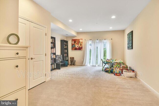 Photo - 7905 Trailview Xing