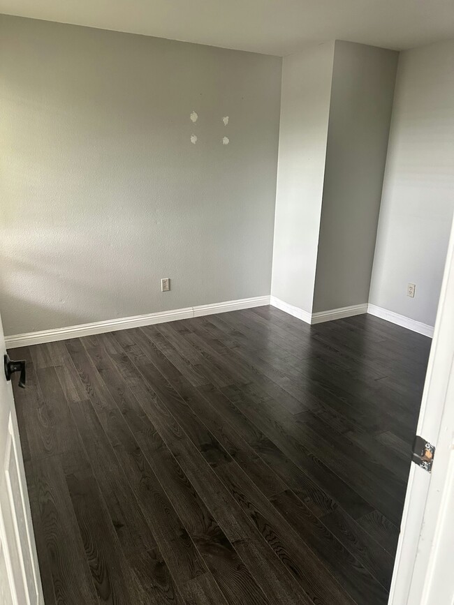 Building Photo - 2300 Greenwich Dr Rental