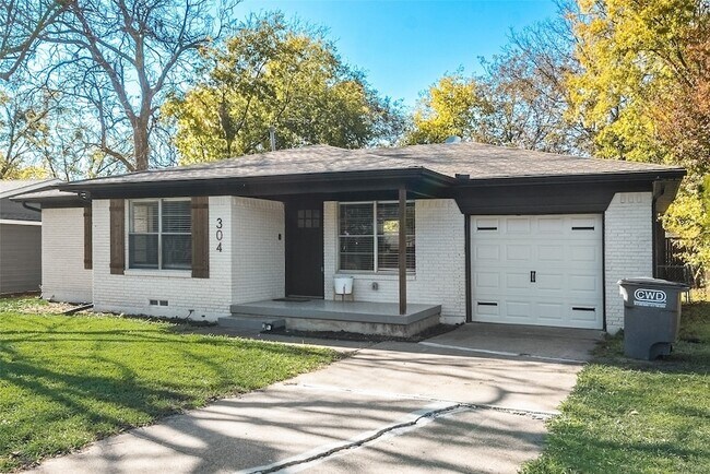 Photo - 304 S 3rd St House