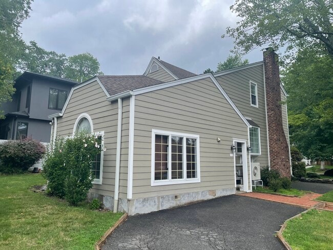 114 Sunset Ln