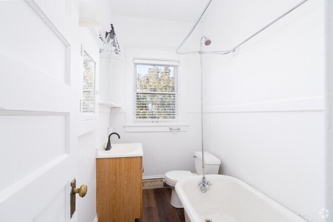 0BR, 1BA - 406SF - Bathroom - The Marlboro