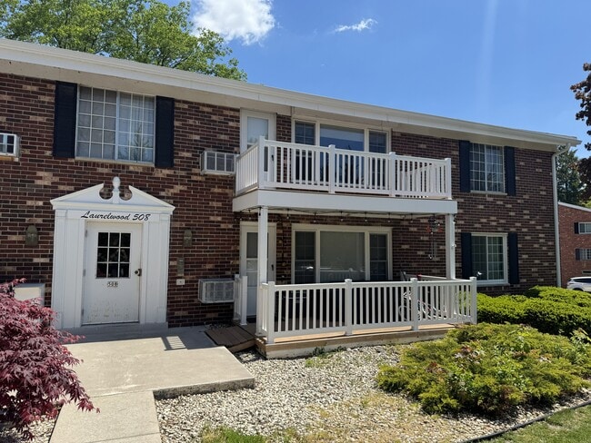 Building Photo - 508 Laurel Lake Rd Unit #6