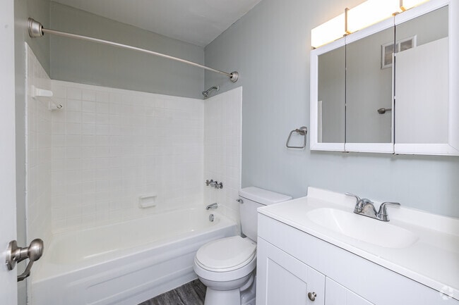 2BR, 1BA - 1000SF - Bathroom