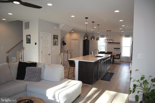 Photo - 585 Cross Chase Dr