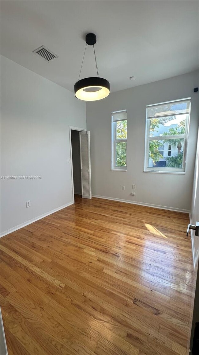 Photo - 3063 Center St