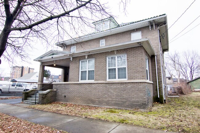 Photo - 131 Hawley St