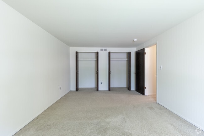 2BR, 1.5BA - 1120SF - Primary Bedroom