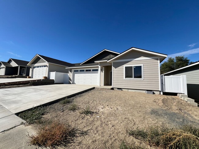 NEW HOME FOR RENT IN SOAP LAKE! - NEW HOME FOR RENT IN SOAP LAKE!