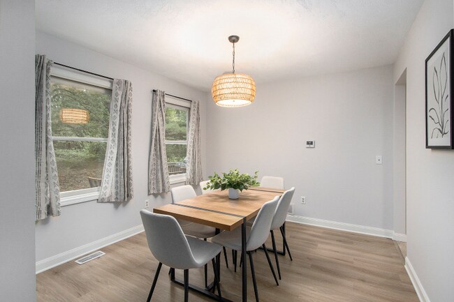 Photo - 8401 N 39th St