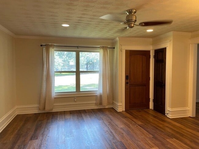 Photo - 5719 Fairview Dr