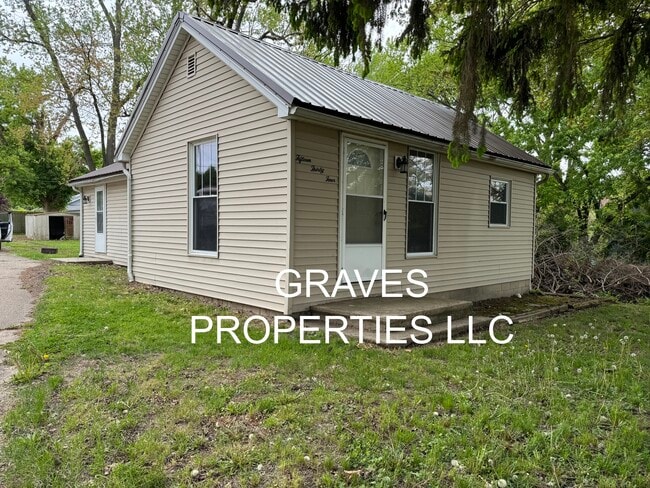 Photo - 1534 Lake St