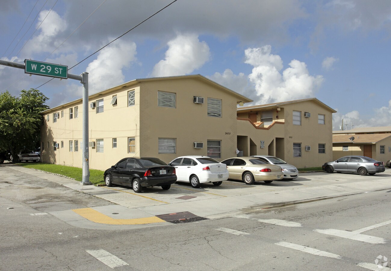 Photo - 1400-1410 W 29th St Apartamentos