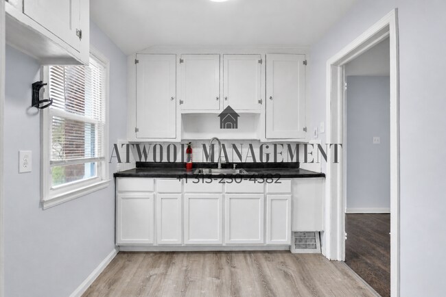 Photo - 14118-20 Evergreen Rd Unit 14120 Evergreen - Upper