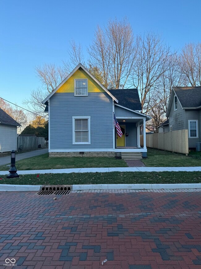 Photo - 449 Yandes St