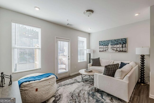 Photo - 1205 Skylar Ln SE