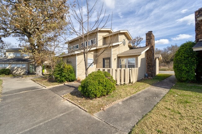 Photo - 13811 Turnberry Ln