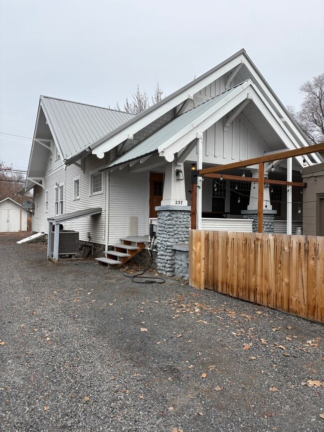 Photo - Gorgeous Historic Home for Rent in Ephrata
