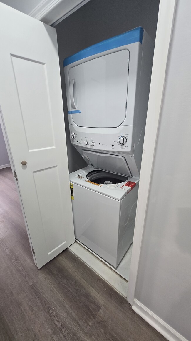 Washer/Dryer - 1325 Narragansett St Unit Floor 2