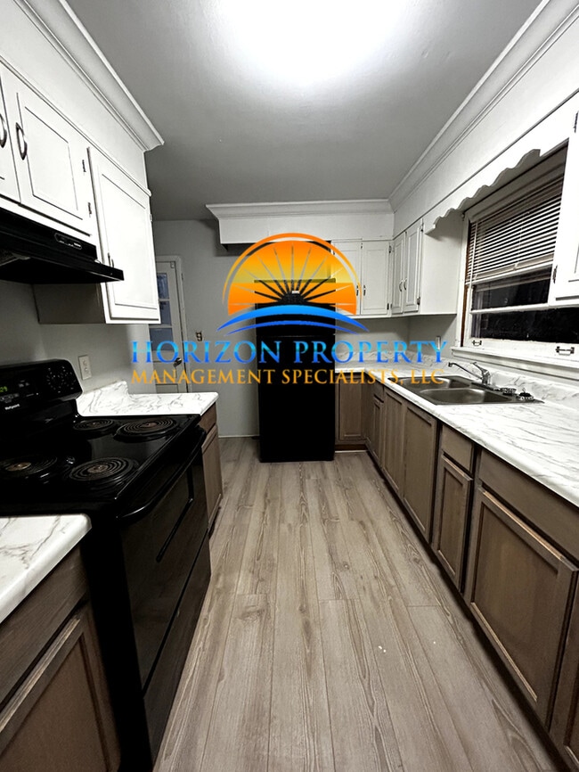 Photo - 4604 Lakeview Dr NW