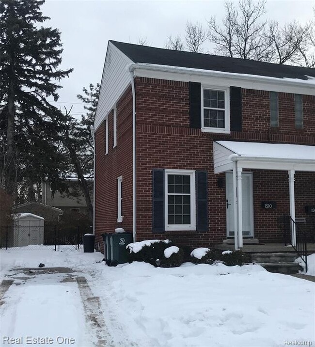 Building Photo - 1510 E 4th St