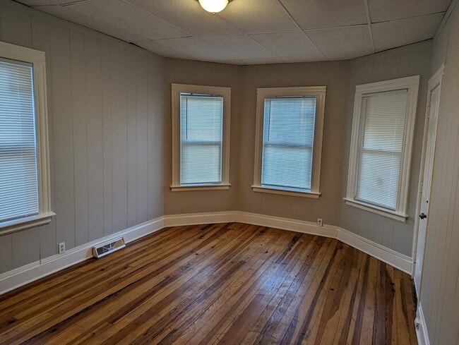 Photo - 105 Rhodes St