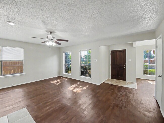 Photo - Spacious, Updated Townhome in Garland