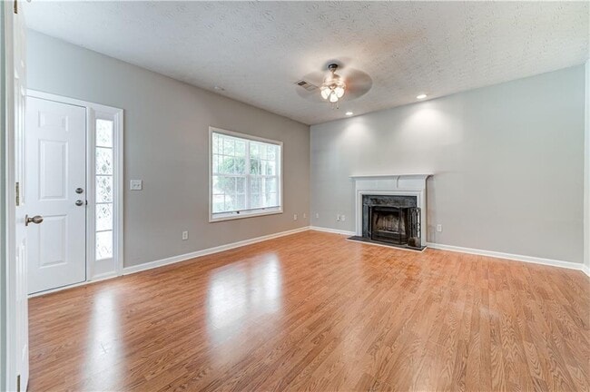 Photo - 4768 Sylvan St
