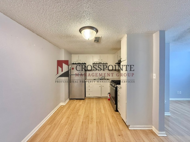 Building Photo - 1 Bed 1 Bath at Broadway Apartments! All Bills Paid!