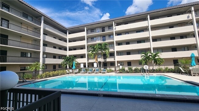 Building Photo - 2121 Collier Ave Unit 107