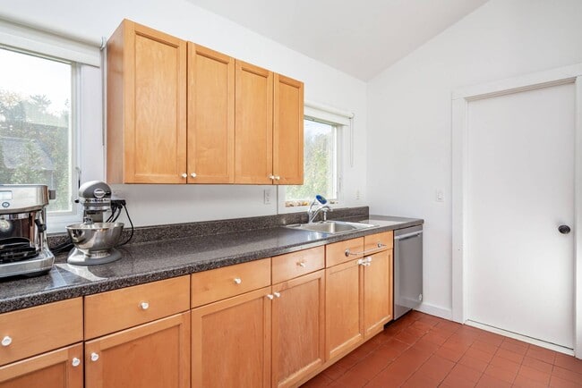 Photo - 706 Springs Fireplace Rd