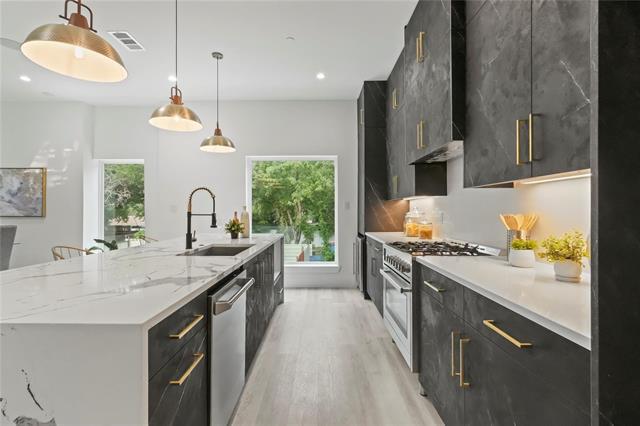 Photo - 935 W Twelfth St