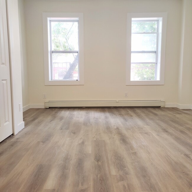 Building Photo - 287 Bergen Ave Unit 1